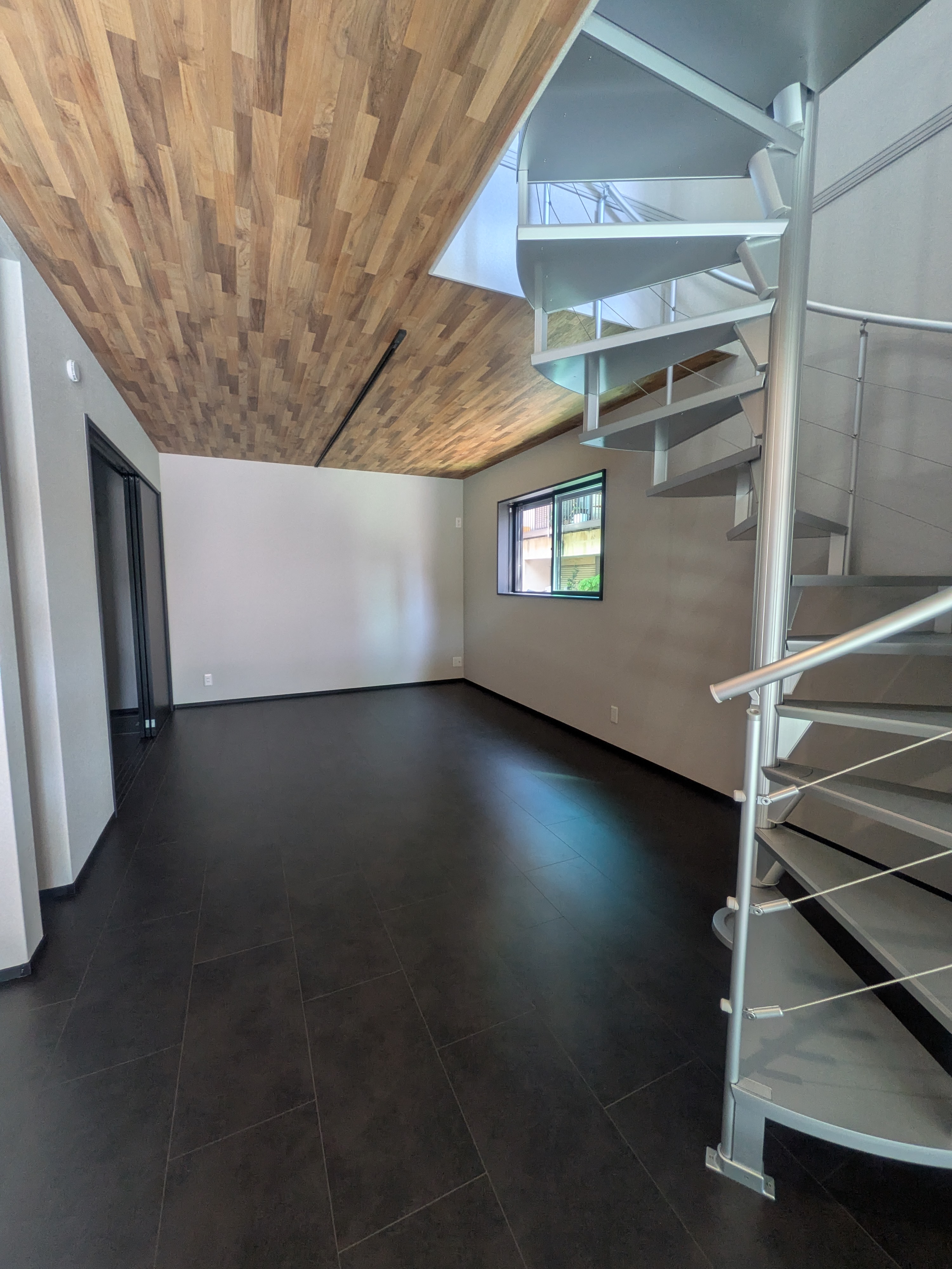 まるで大人の秘密基地⁉ 門真ガレージハウス完成！